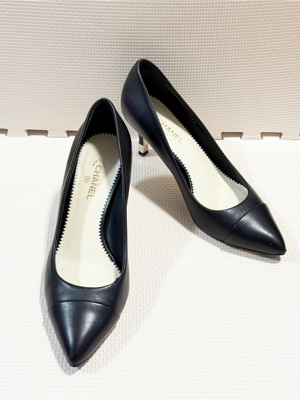 Chanel Black Leather Pointed-Toe Pumps with Gold Tipped Heel EU 38